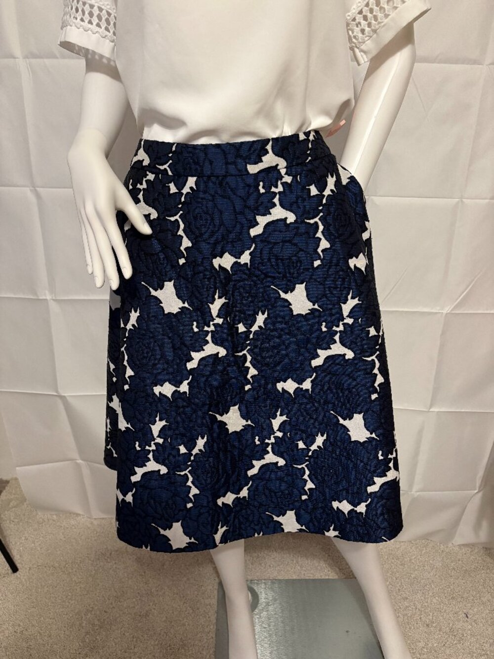 Lane Bryant Size 16 Navy Floral A-Line Skirt Pockets Textured Midi